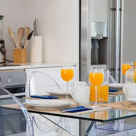 아파트 Guestready - Wonderful Flat Near The Pink Street 리스본